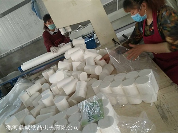 農村衛(wèi)生紙加工現(xiàn)場